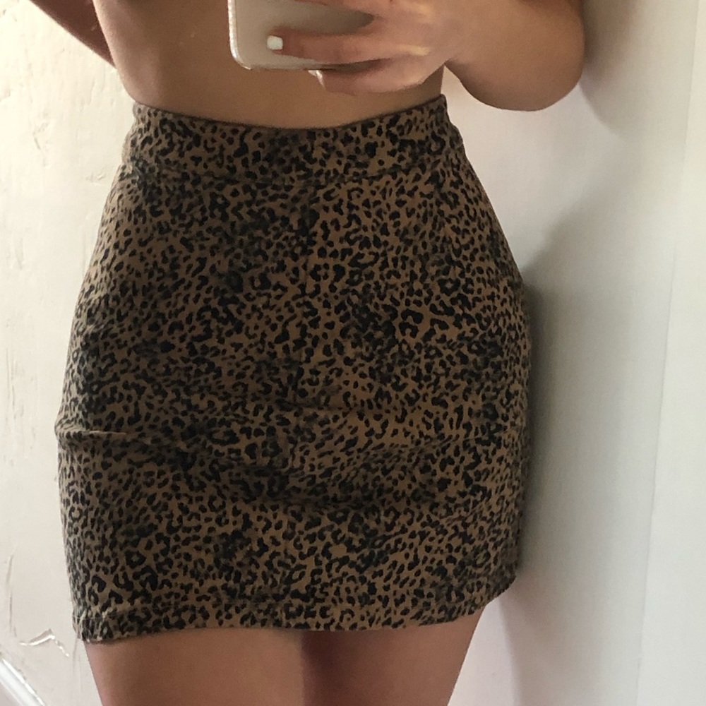 Cheetah/leopard print fitted mini skirt